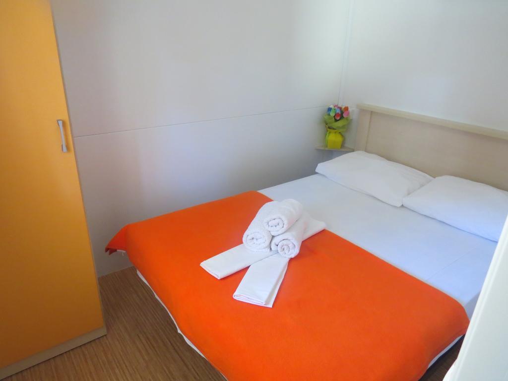 Camping Mia Bungalow & Mobile Home Biograd Na Moru Habitación foto